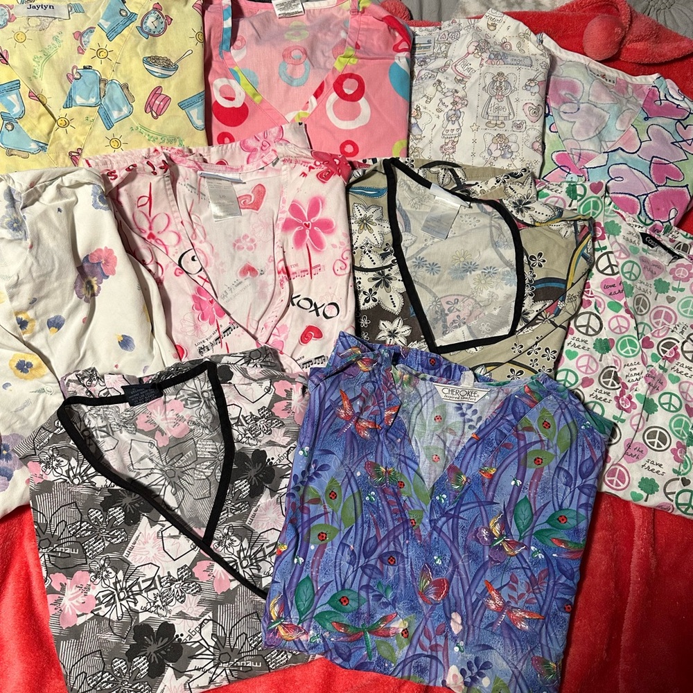 10 Women's Scrub Top Bundle!! - Assorted Colors and Patterns All L/XL!